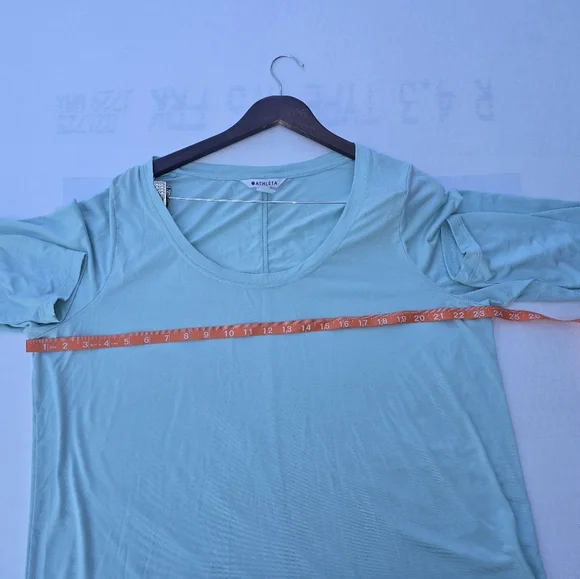 Athleta Stratus II Top in a light blue or aqua - Picture 5 of 7